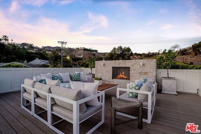 1037 Maroney Lane, Los Angeles, CA 90272