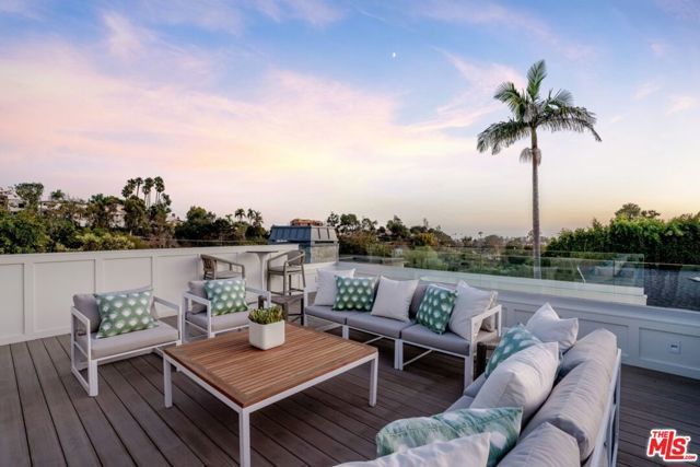 1037 Maroney Lane, Los Angeles, CA 90272