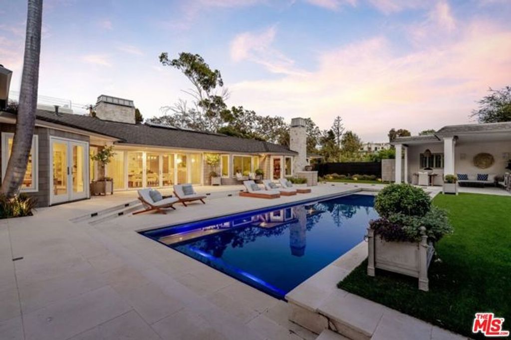 1037 Maroney Lane, Los Angeles, CA 90272
