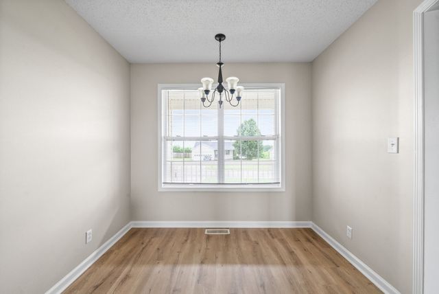 704 Shetland Dr, Oak Grove, KY 42262