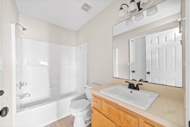 704 Shetland Dr, Oak Grove, KY 42262