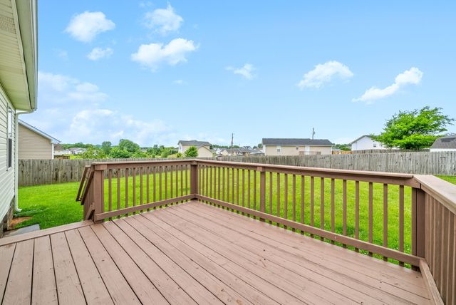704 Shetland Dr, Oak Grove, KY 42262