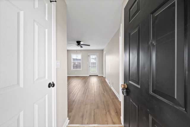 704 Shetland Dr, Oak Grove, KY 42262