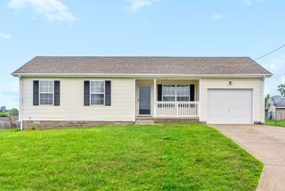 704 Shetland Dr, Oak Grove, KY 42262