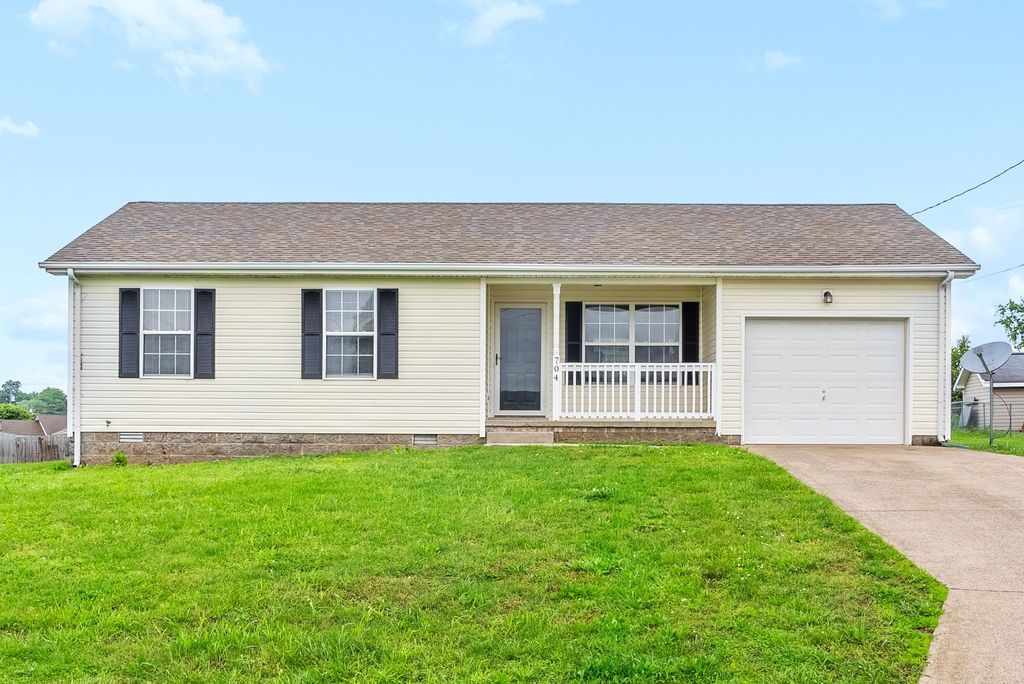 704 Shetland Dr, Oak Grove, KY 42262