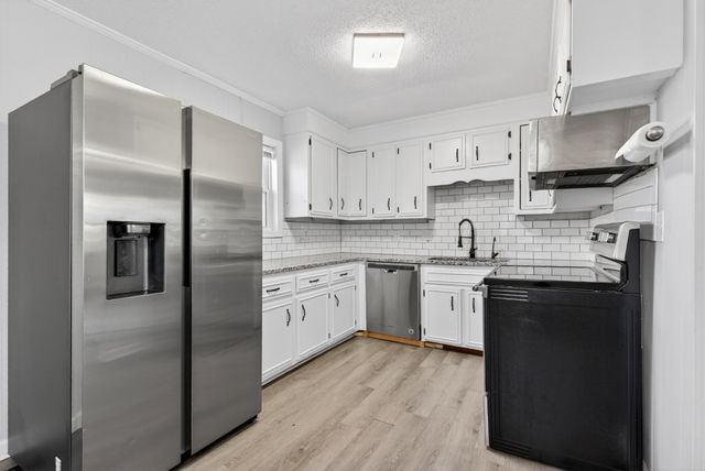 439 Circle Dr, Clarksville, TN 37043