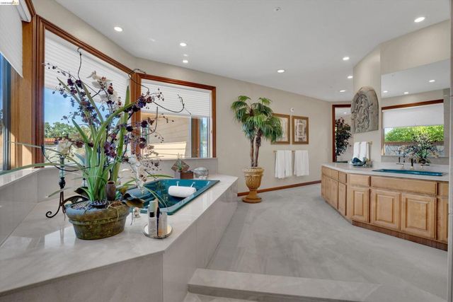 5885 Bruce Dr, Danville, CA 94506