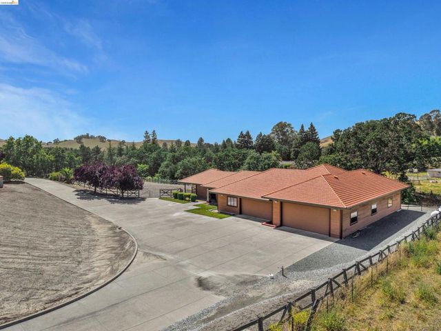 5885 Bruce Dr, Danville, CA 94506
