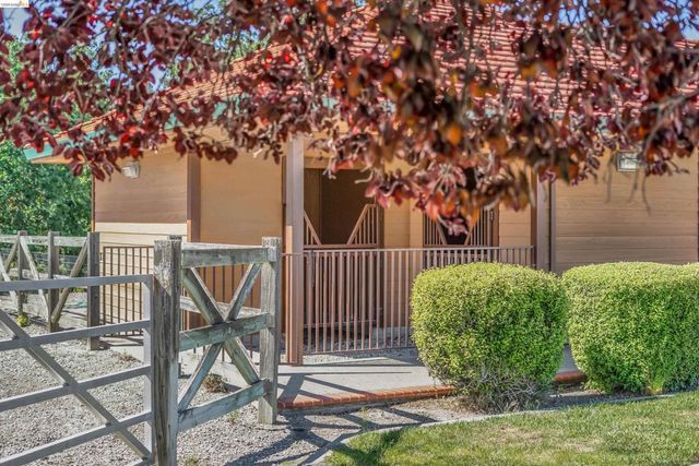 5885 Bruce Dr, Danville, CA 94506