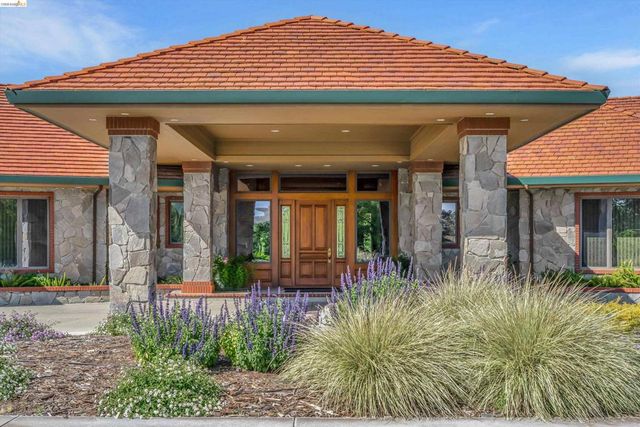 5885 Bruce Dr, Danville, CA 94506