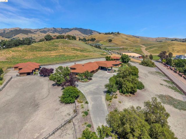 5885 Bruce Dr, Danville, CA 94506