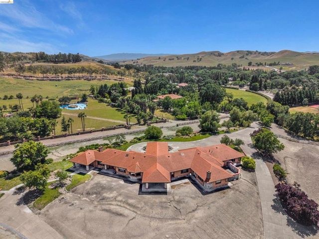 5885 Bruce Dr, Danville, CA 94506