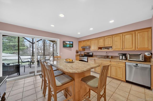 10 Sloane Court, Stony Point, NY 10980