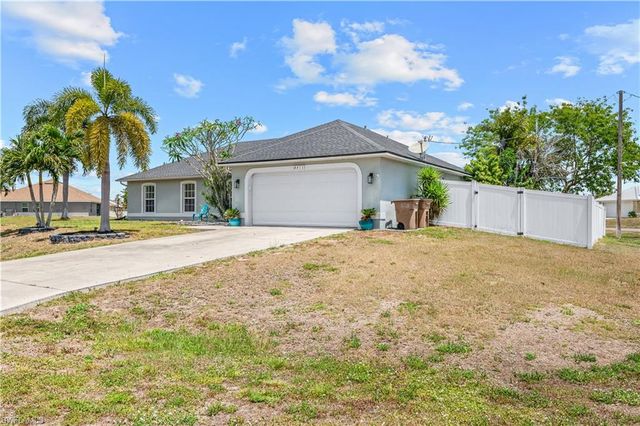 2011 NE 35th ST, Cape Coral, FL 33909