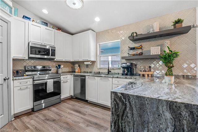 2011 NE 35th ST, Cape Coral, FL 33909