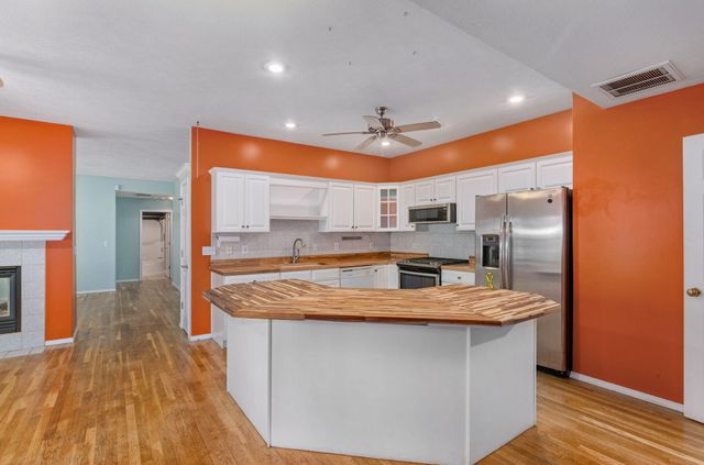 442 S Yellowwood Drive, Springfield, MO 65809