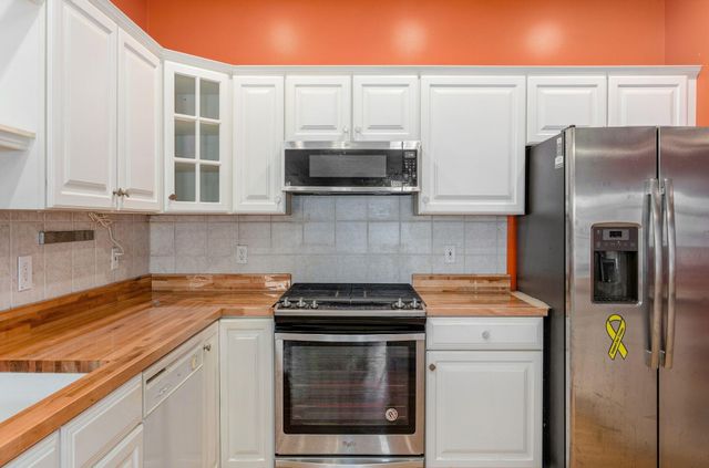 442 S Yellowwood Drive, Springfield, MO 65809