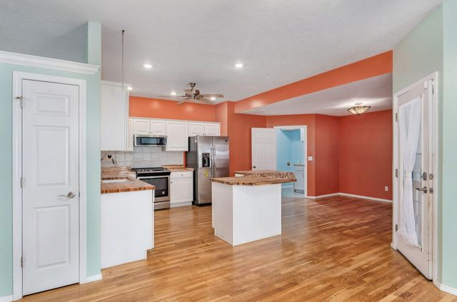 442 S Yellowwood Drive, Springfield, MO 65809