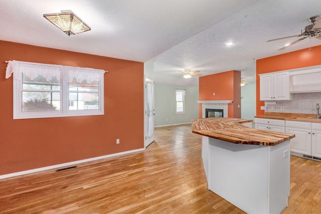 442 S Yellowwood Drive, Springfield, MO 65809