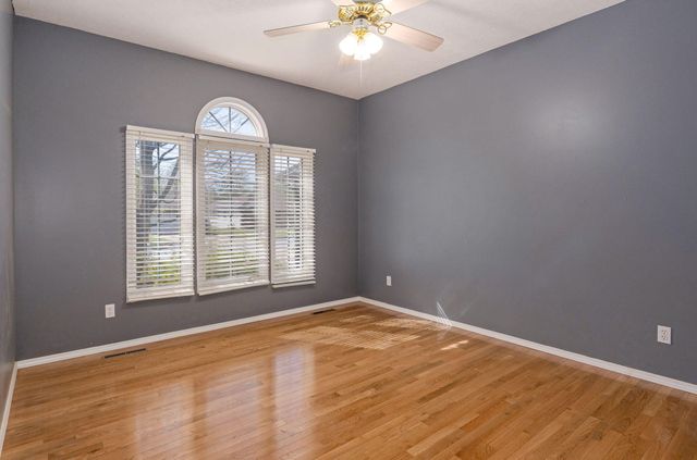 442 S Yellowwood Drive, Springfield, MO 65809