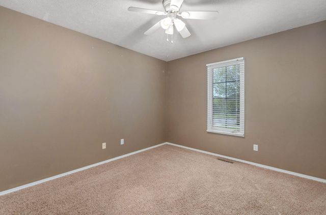 442 S Yellowwood Drive, Springfield, MO 65809