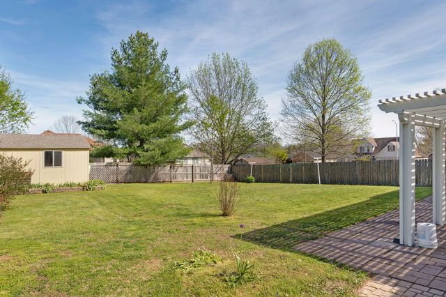 442 S Yellowwood Drive, Springfield, MO 65809