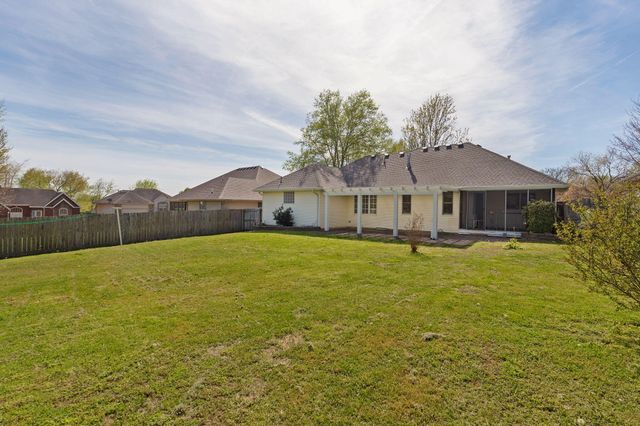 442 S Yellowwood Drive, Springfield, MO 65809