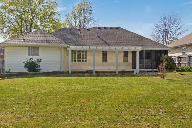 442 S Yellowwood Drive, Springfield, MO 65809