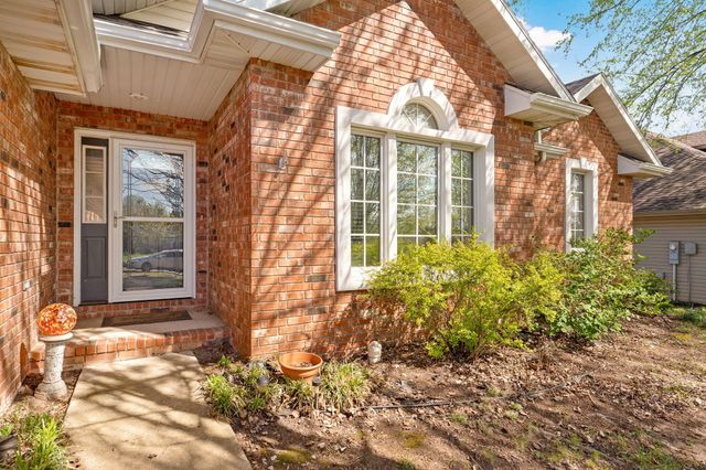 442 S Yellowwood Drive, Springfield, MO 65809