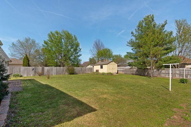 442 S Yellowwood Drive, Springfield, MO 65809
