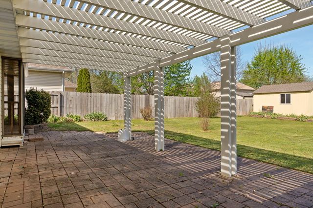 442 S Yellowwood Drive, Springfield, MO 65809
