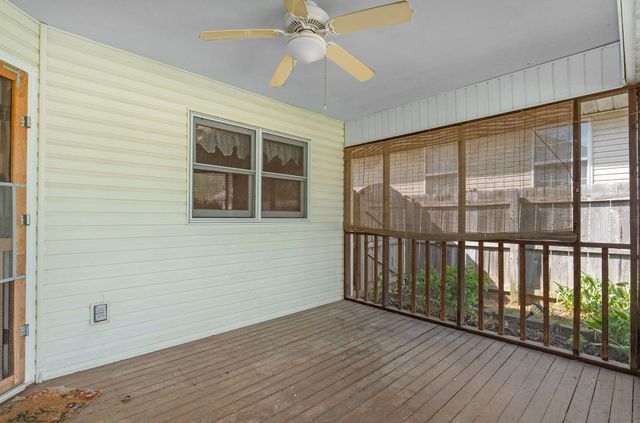 442 S Yellowwood Drive, Springfield, MO 65809