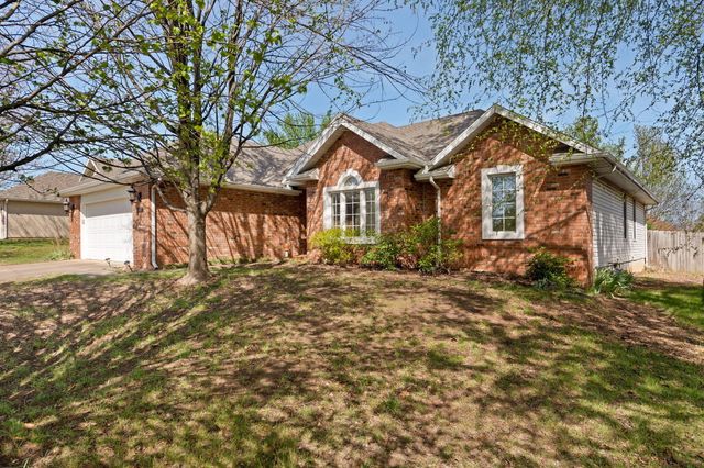 442 S Yellowwood Drive, Springfield, MO 65809