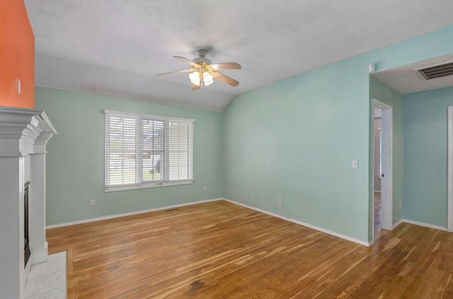 442 S Yellowwood Drive, Springfield, MO 65809