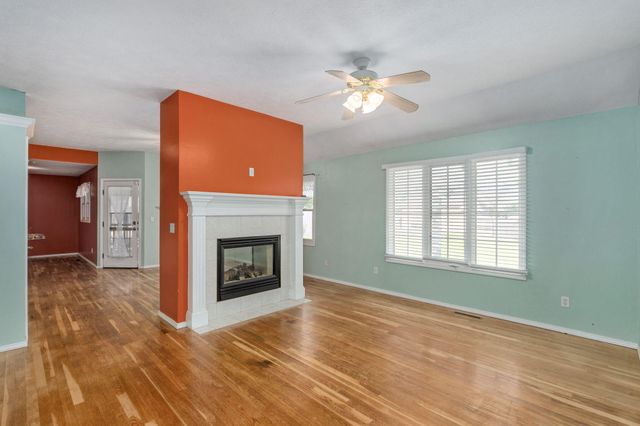 442 S Yellowwood Drive, Springfield, MO 65809