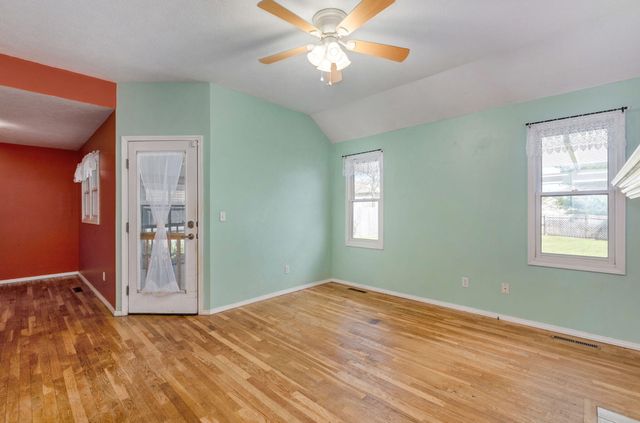 442 S Yellowwood Drive, Springfield, MO 65809