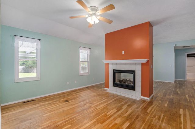 442 S Yellowwood Drive, Springfield, MO 65809