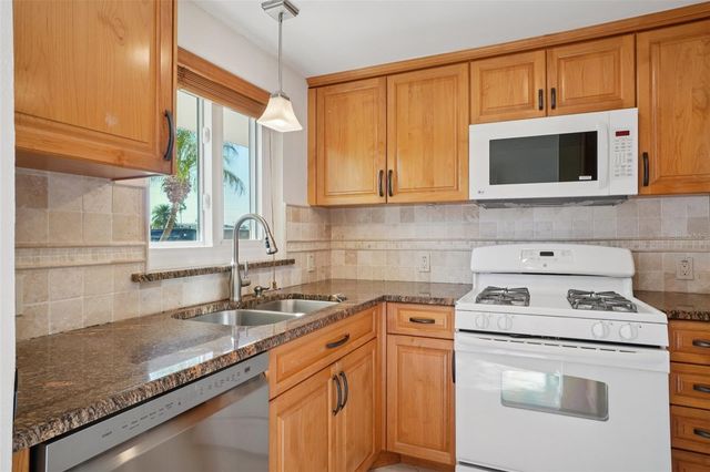 1847 SHORE DRIVE S 117, South Pasadena, FL 33707