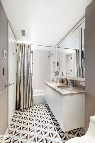 179 E 70th St Apt 20B, New York City, NY 10021