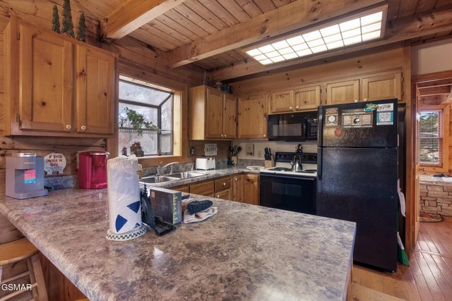 1086 Sharp Hollow Road, Sevierville, TN 37862