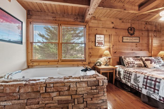 1086 Sharp Hollow Road, Sevierville, TN 37862