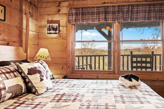 1086 Sharp Hollow Road, Sevierville, TN 37862