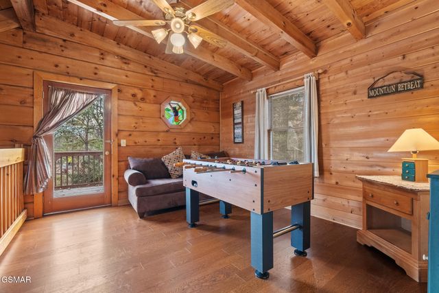 1086 Sharp Hollow Road, Sevierville, TN 37862