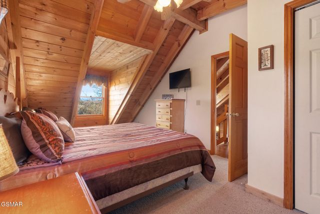 1086 Sharp Hollow Road, Sevierville, TN 37862