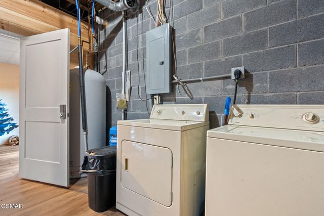 1086 Sharp Hollow Road, Sevierville, TN 37862