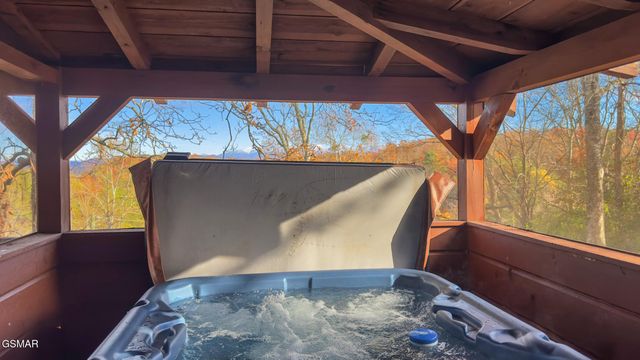 1086 Sharp Hollow Road, Sevierville, TN 37862