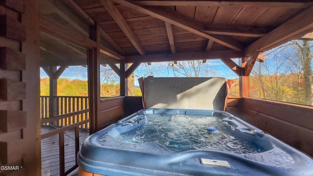 1086 Sharp Hollow Road, Sevierville, TN 37862