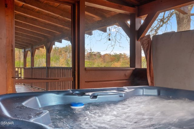 1086 Sharp Hollow Road, Sevierville, TN 37862