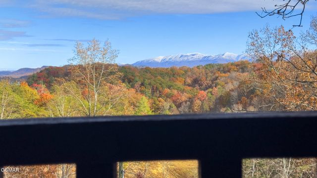 1086 Sharp Hollow Road, Sevierville, TN 37862