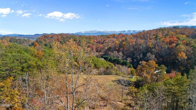 1086 Sharp Hollow Road, Sevierville, TN 37862